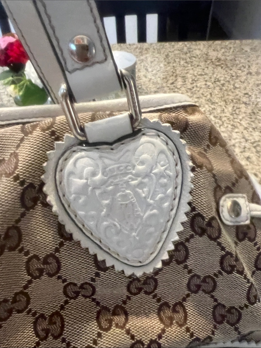 Gucci Beige GG Supreme Canvas Shoulder Bag with White Leather Trim - Picture 3 of 6